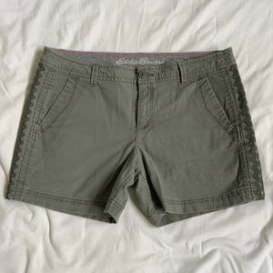 Eddie Bauer cotton shorts w/embroidery